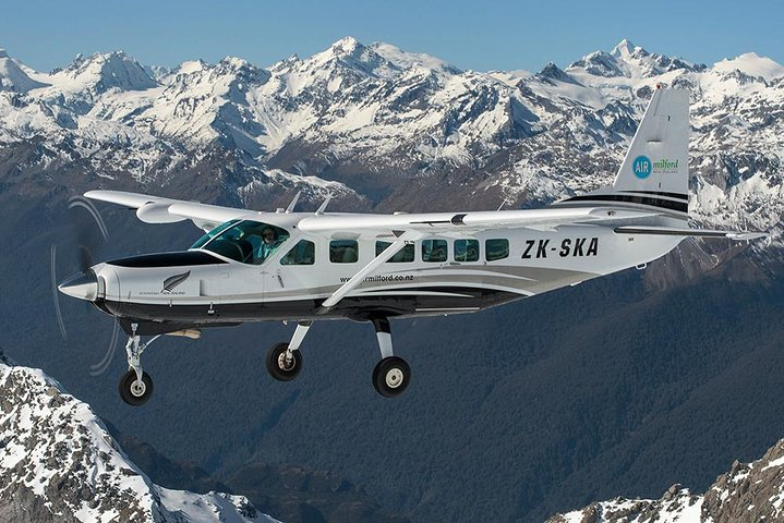 Flying over the Southern Alps in a state-of-the-art Air Milford Cessna 208 Caravan